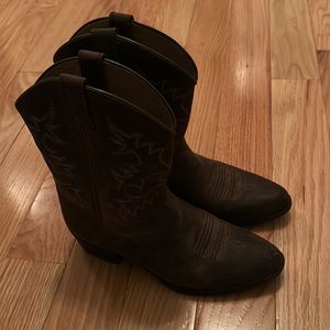 ARIAT short cowgirl boots